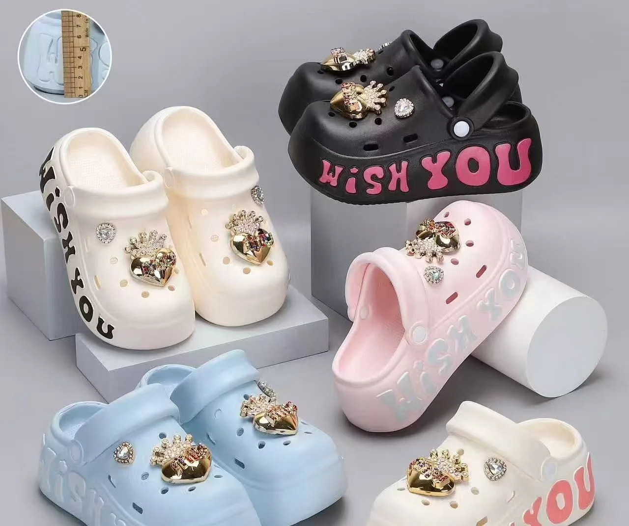 SUECO DE DAMA (WISH YOU) CON APLIQUES METALICOS